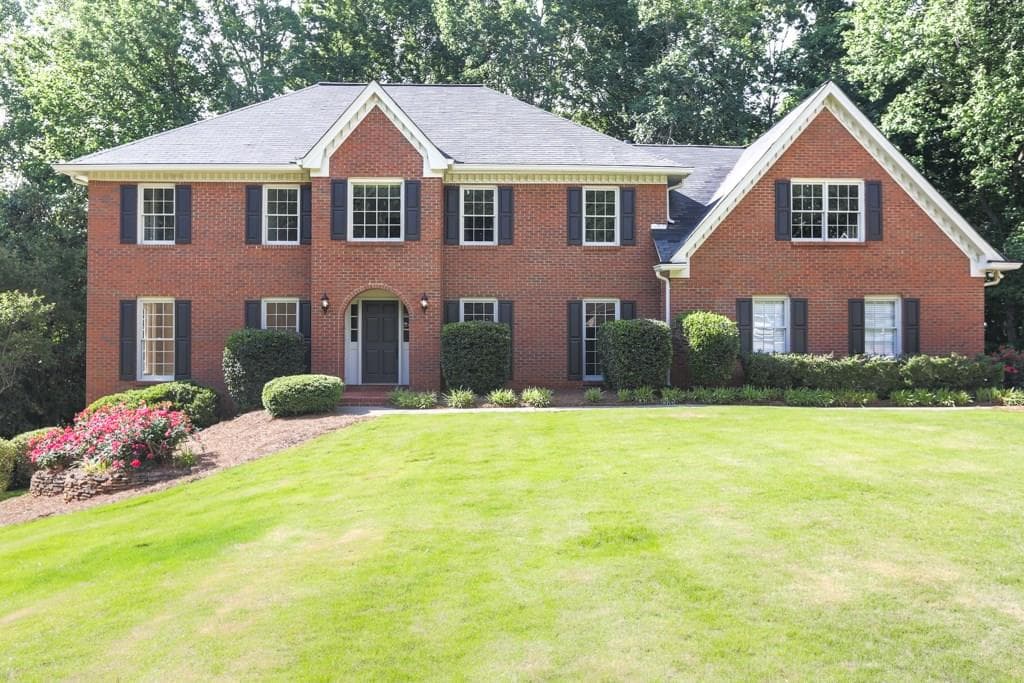 5 bedroom, 3,240 sq ft single family residence sold at 11775 Mountain Laurel Drive, Roswell, GA 30075