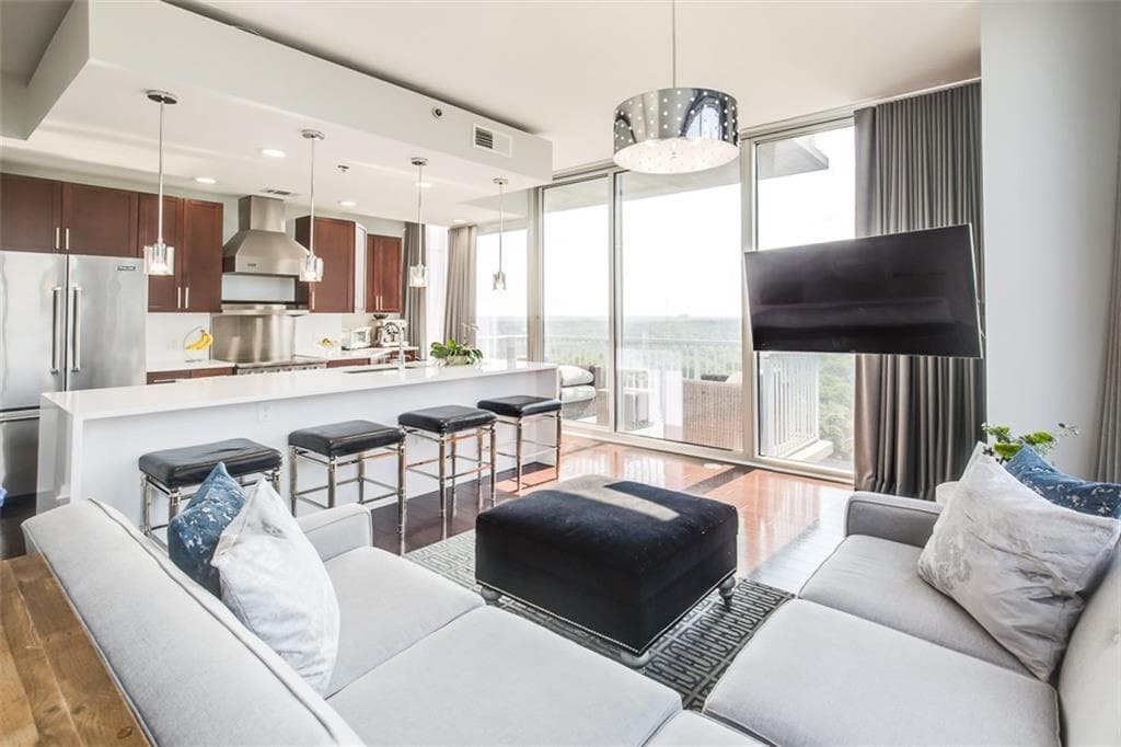 3 bedroom, 2,002 sq ft condominium sold at 855 Peachtree Street 2013, Atlanta, GA 30308