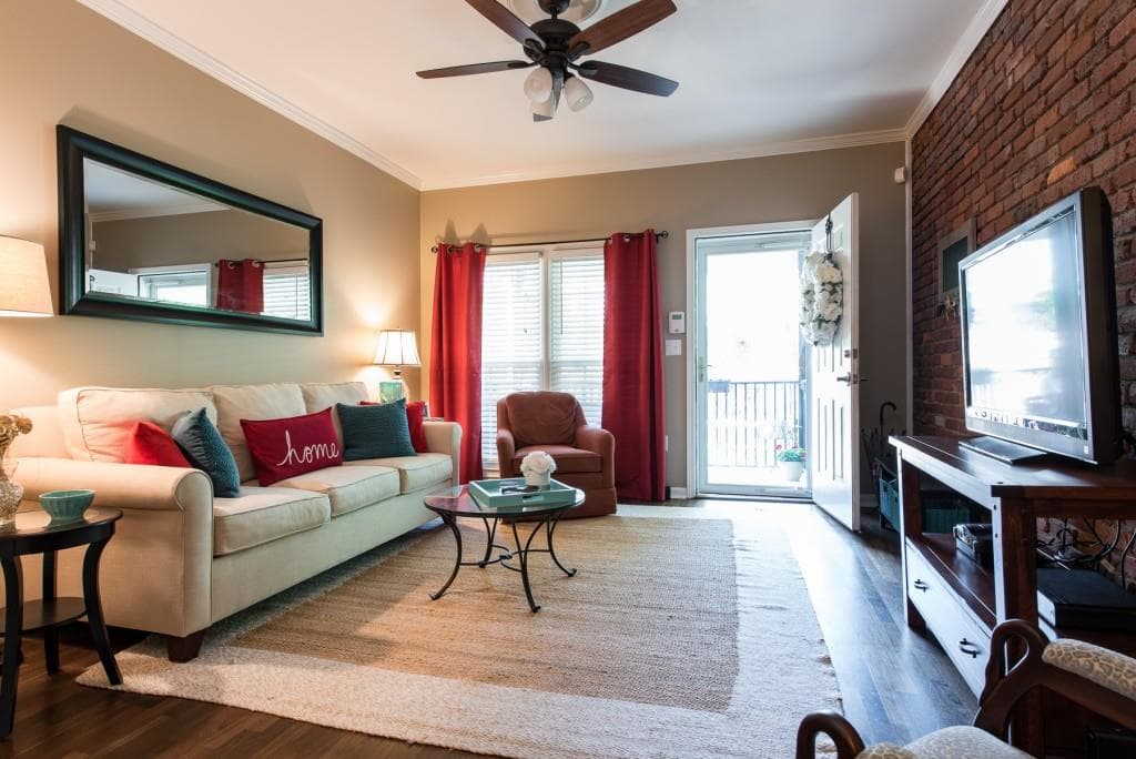 2 bedroom, 1,090 sq ft condominium sold at 3675 Peachtree Road 20, Atlanta, GA 30319