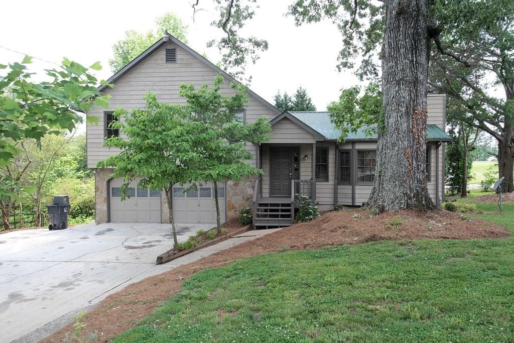 3 bedroom, 1,350 sq ft single family residence sold at 1805 Lawrenceville Suwanee Road, Lawrenceville, GA 30043