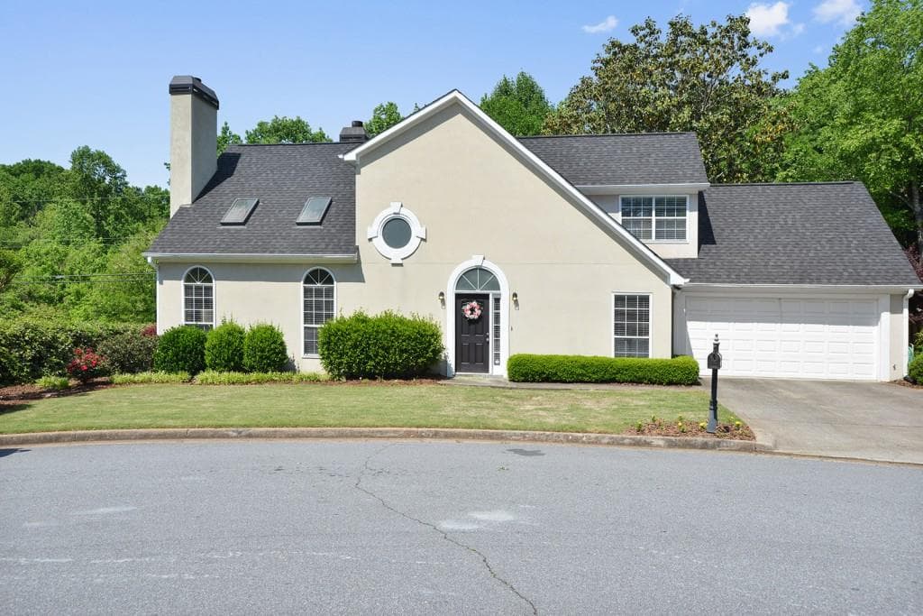 3 bedroom, 2,573 sq ft single family residence sold at 185 Sweetwater Trace, Roswell, GA 30076