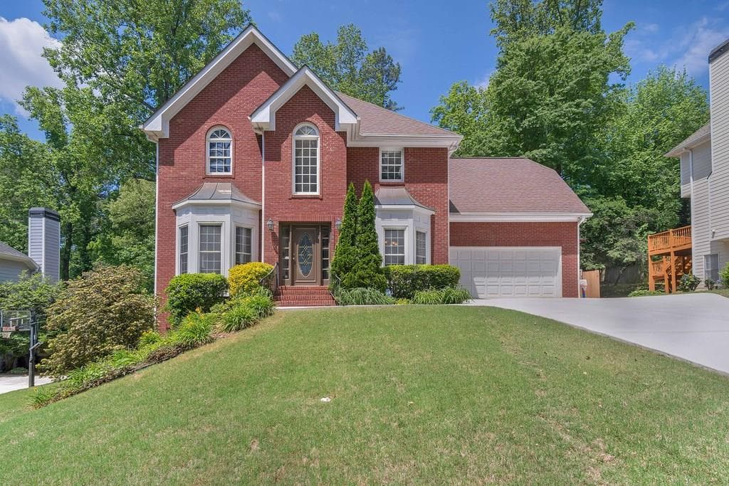 5 bedroom, 2,594 sq ft single family residence sold at 1840 Brockton Glen, Atlanta, GA 30329