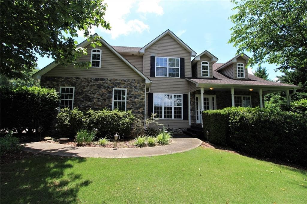 4 bedroom, 3,156 sq ft single family residence sold at 4935 Hyde Way, Cumming, GA 30040
