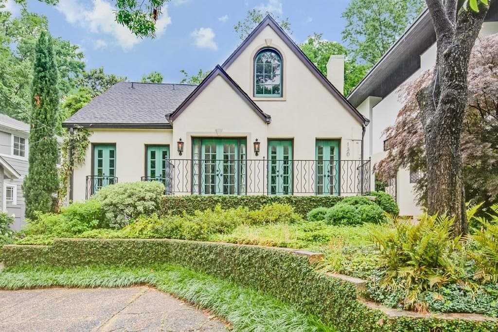 3 bedroom, 2,461 sq ft single family residence sold at 130 Barksdale Drive, Atlanta, GA 30309