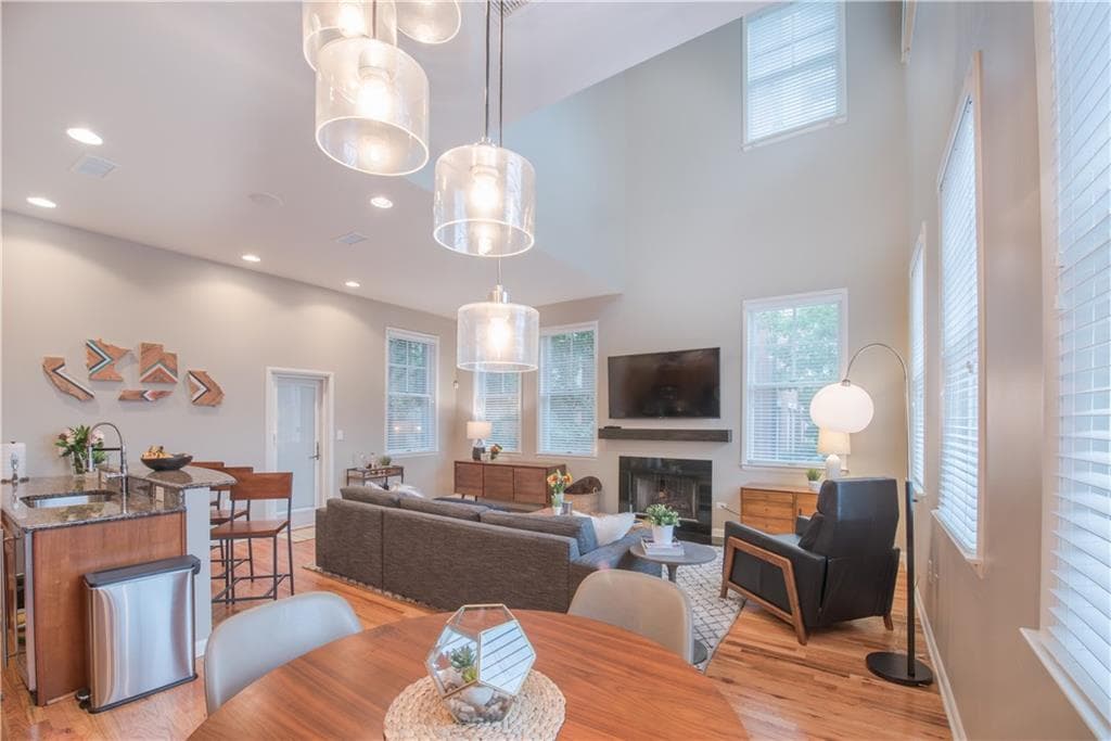 2 bedroom, 2,268 sq ft townhouse sold at 199 12th Street 9, Atlanta, GA 30309