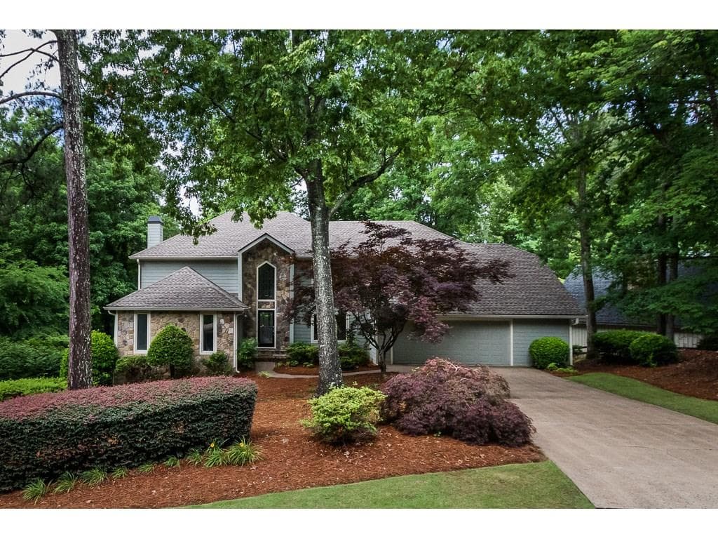5 bedroom, 4,125 sq ft single family residence sold at 10340 Amberside Court, Roswell, GA 30076