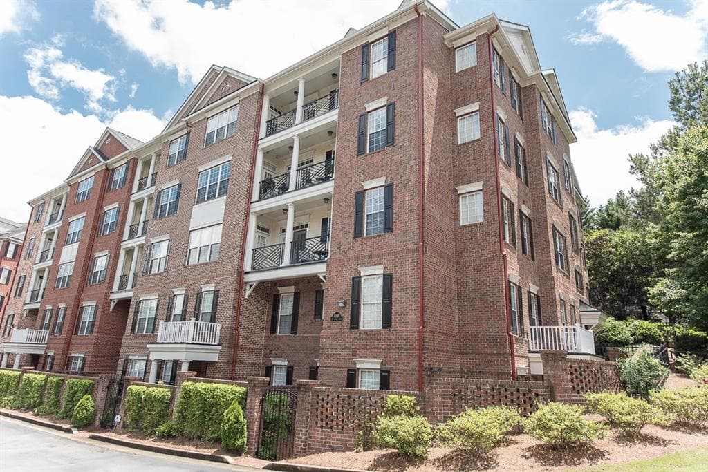 2 bedroom, 1,496 sq ft condominium sold at 4810 Ivy Ridge Drive 101, Atlanta, GA 30339