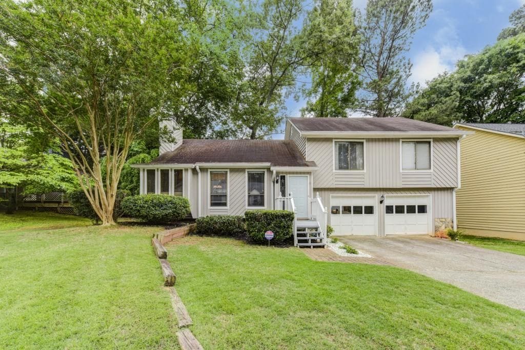 3 bedroom, 1,737 sq ft single family residence sold at 1128 Capital Club Circle, Atlanta, GA 30319