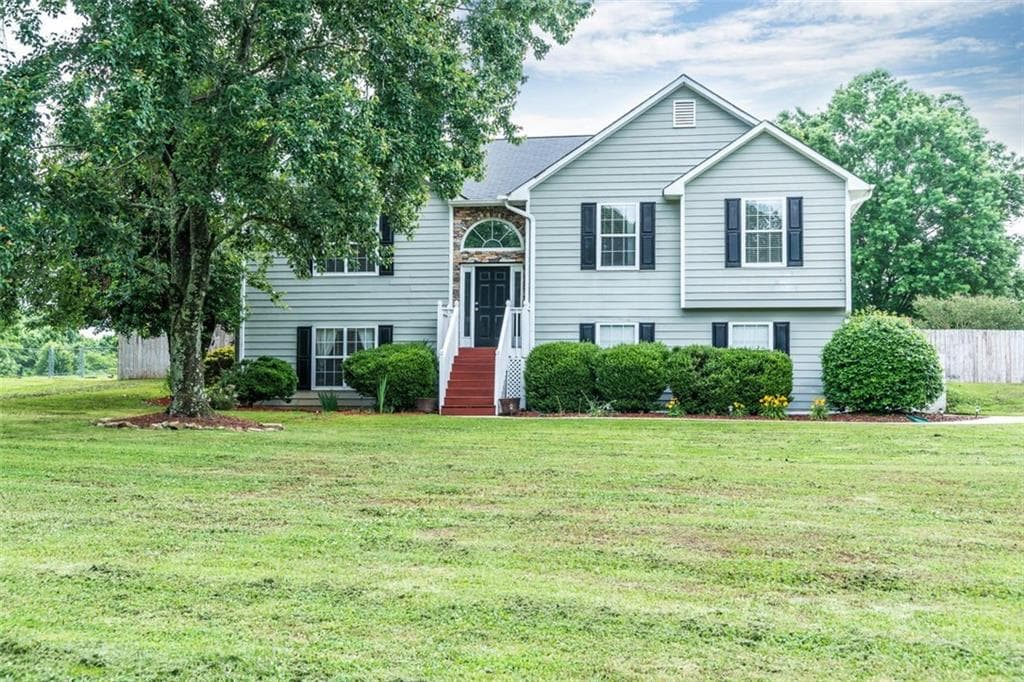 4 bedroom, 2,683 sq ft single family residence sold at 8015 Estee Drive, Cumming, GA 30028