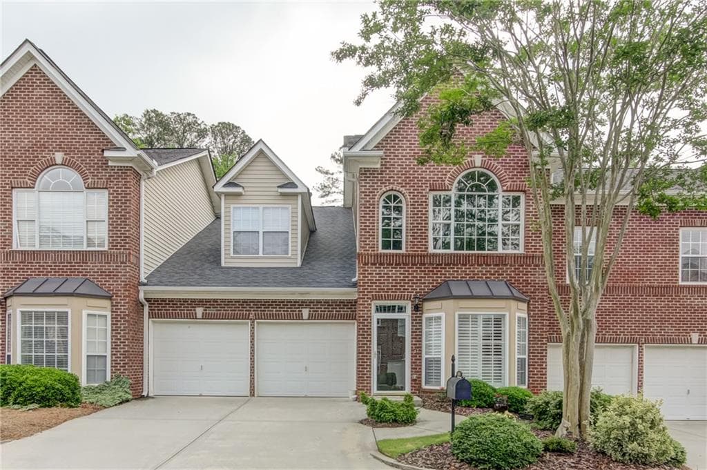 3 bedroom, 2,312 sq ft condominium sold at 8006 Lexington Drive, Roswell, GA 30075