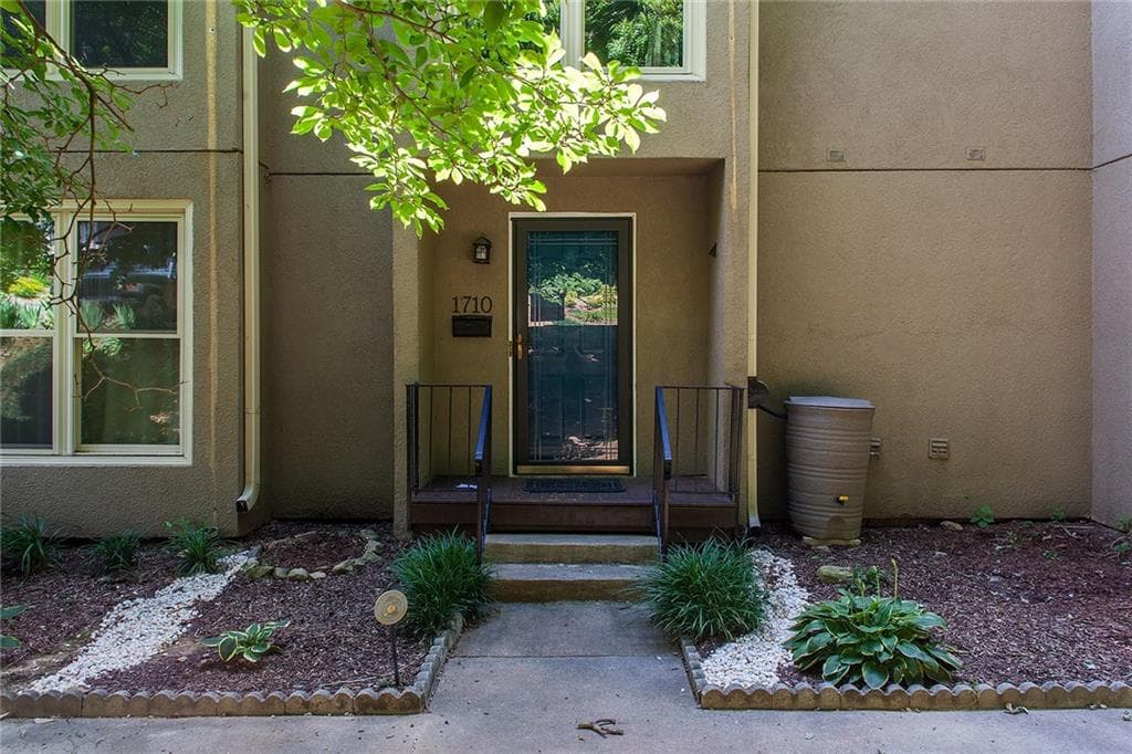 4 bedroom, 2,345 sq ft townhouse sold at 1710 Woodcliff Way, Atlanta, GA 30329