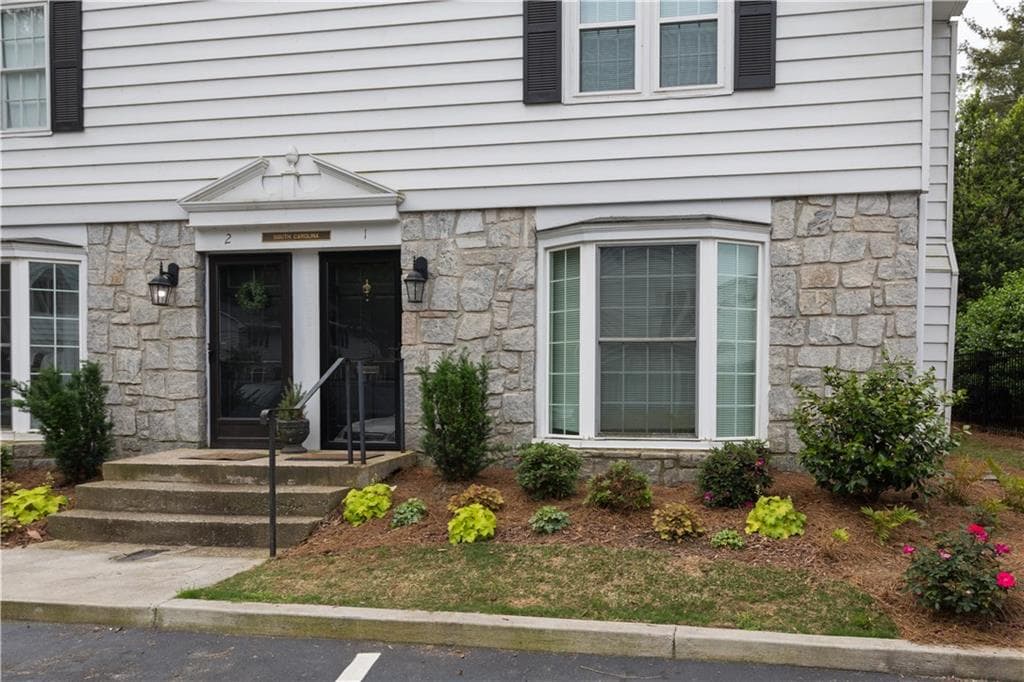2 bedroom, 1,108 sq ft condominium sold at 136 Peachtree Memorial Drive SC-1, Atlanta, GA 30309