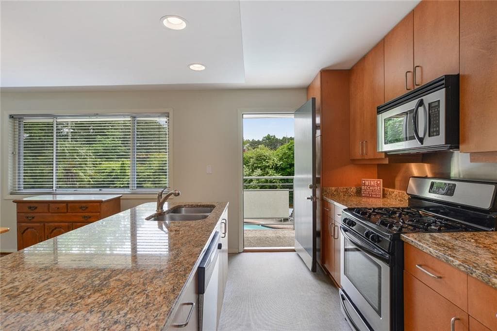3 bedroom, 1,160 sq ft condominium sold at 3050 Briarcliff Road 3, Atlanta, GA 30329