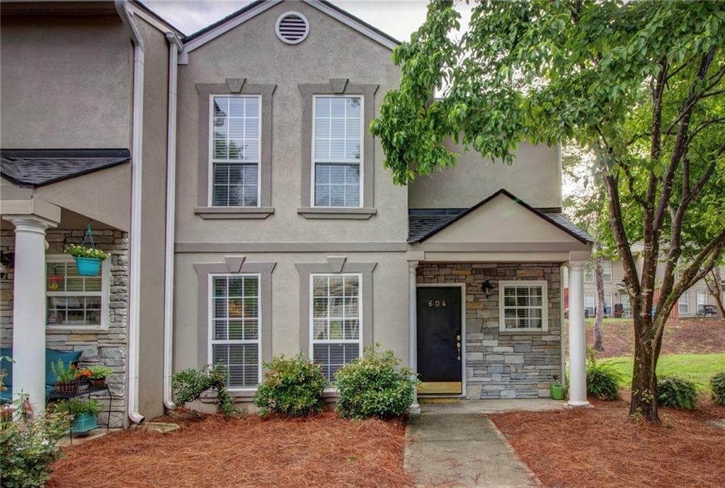 2 bedroom, 1,400 sq ft townhouse sold at 604 Masons Creek Circle, Atlanta, GA 30350
