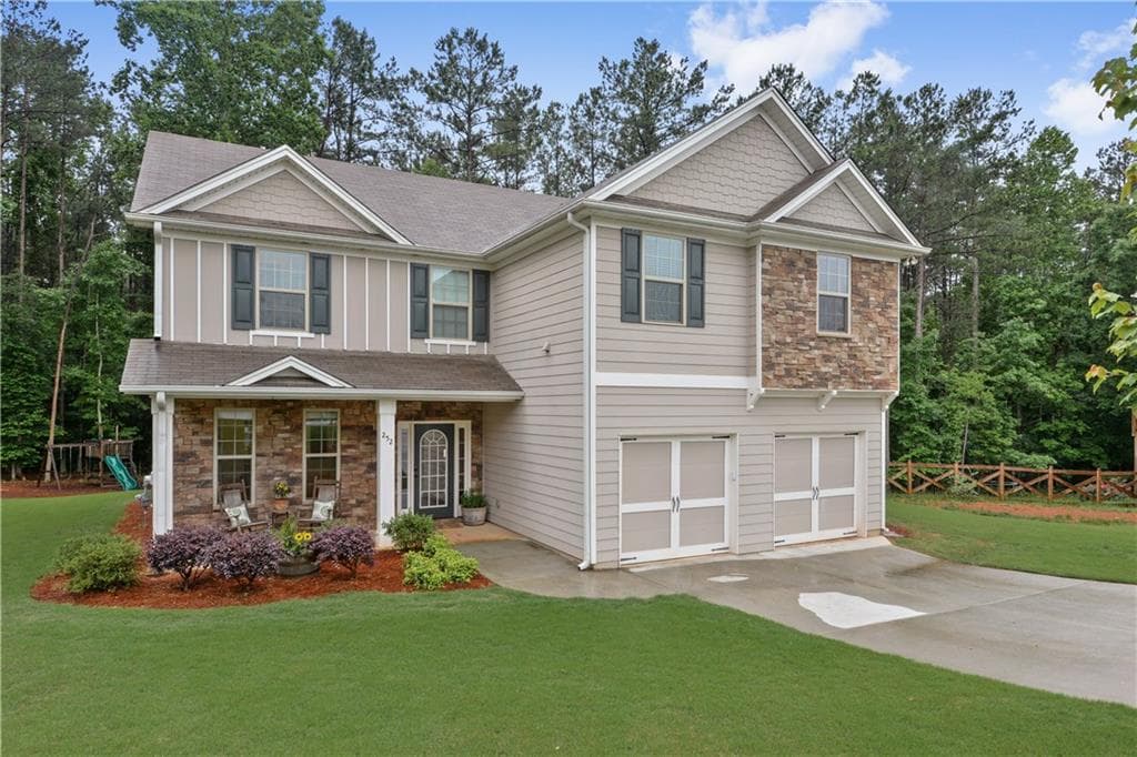 4 bedroom, 2,301 sq ft single family residence sold at 252 Stone Lake Drive, Dallas, GA 30157