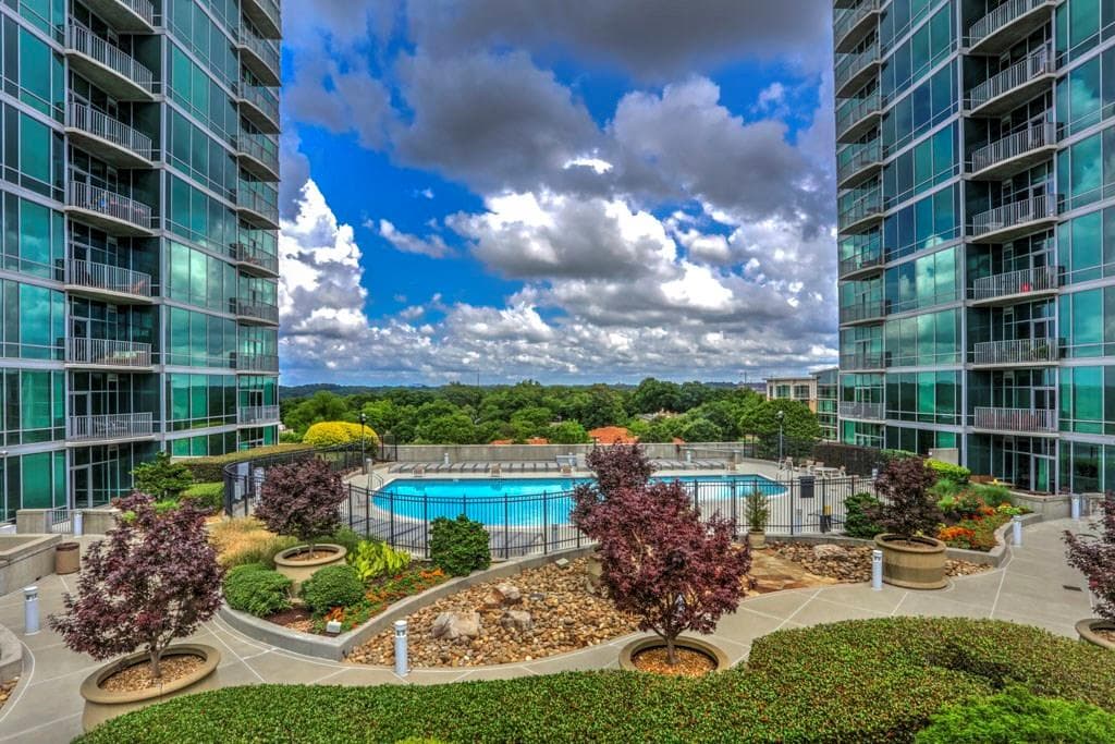 1 bedroom, 696 sq ft condominium sold at 943 Peachtree Street 1207, Atlanta, GA 30309