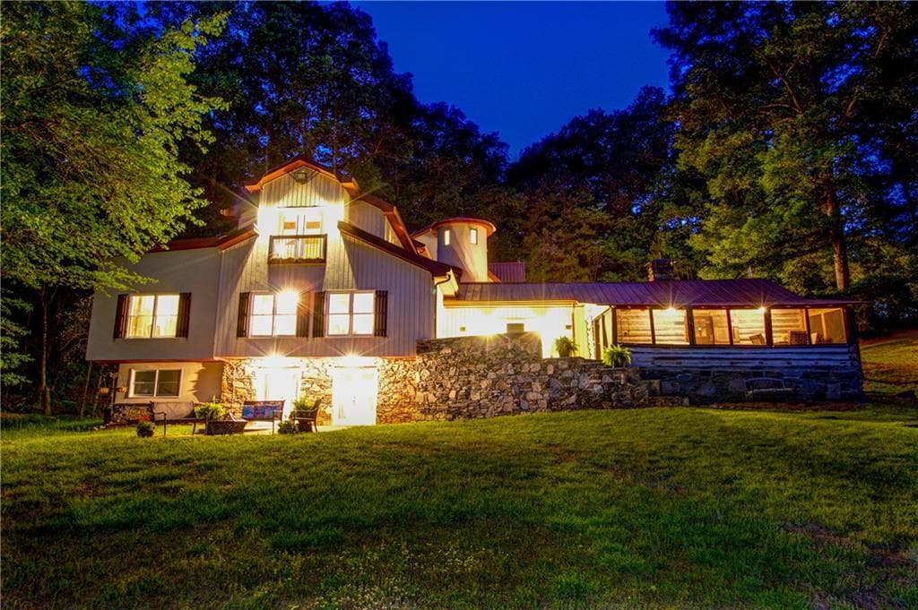 4 bedroom, 2,942 sq ft single family residence sold at 5580 W Phillips Mill Road, Douglasville, GA 30135