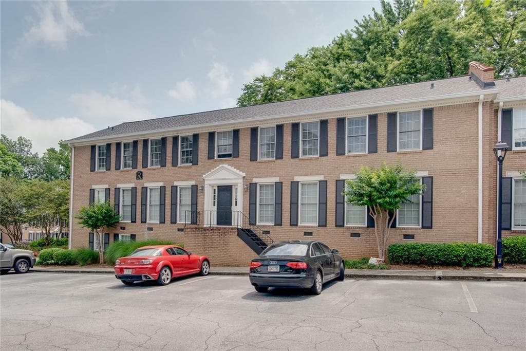 2 bedroom, 1,050 sq ft condominium sold at 1101 Collier Road R4, Atlanta, GA 30318