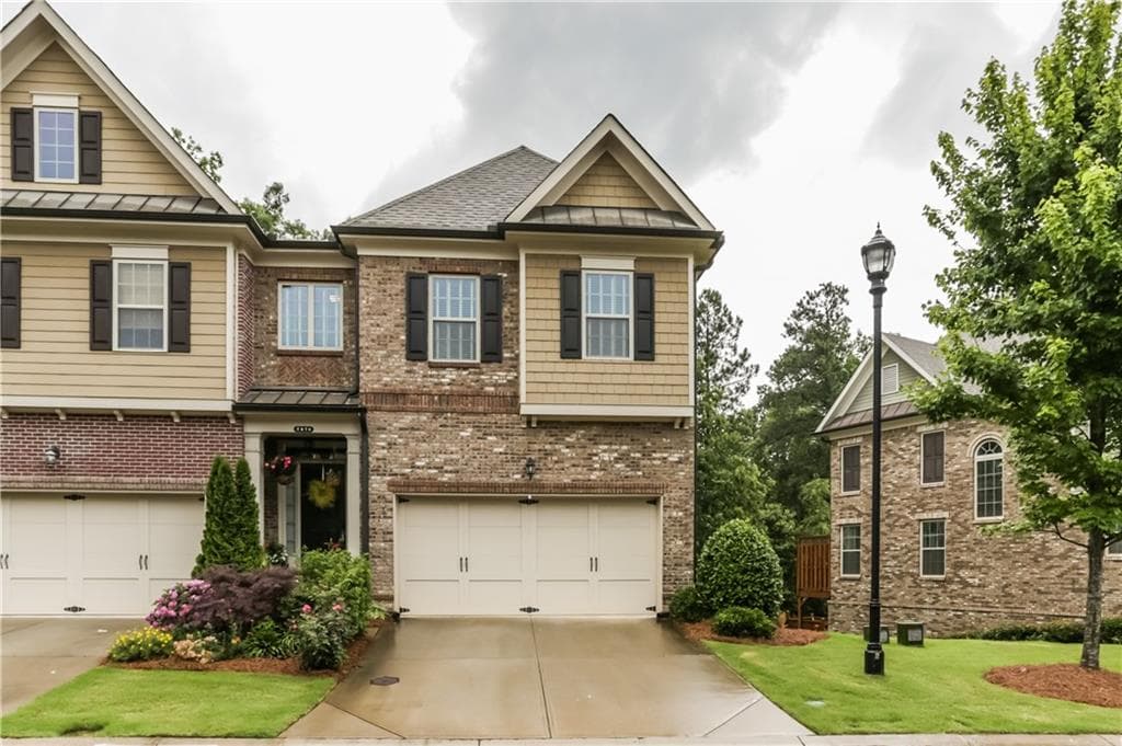 4 bedroom, 3,100 sq ft townhouse sold at 7670 Glisten Avenue 7670, Atlanta, GA 30328