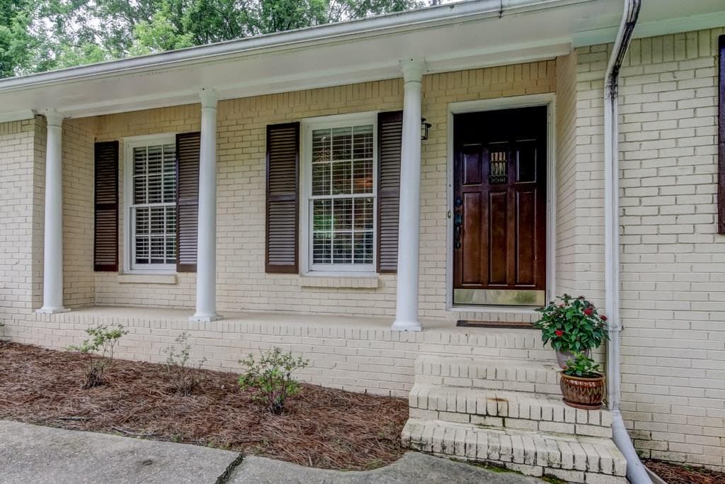 4 bedroom, 2,523 sq ft single family residence sold at 1317 Witham Drive, Dunwoody, GA 30338