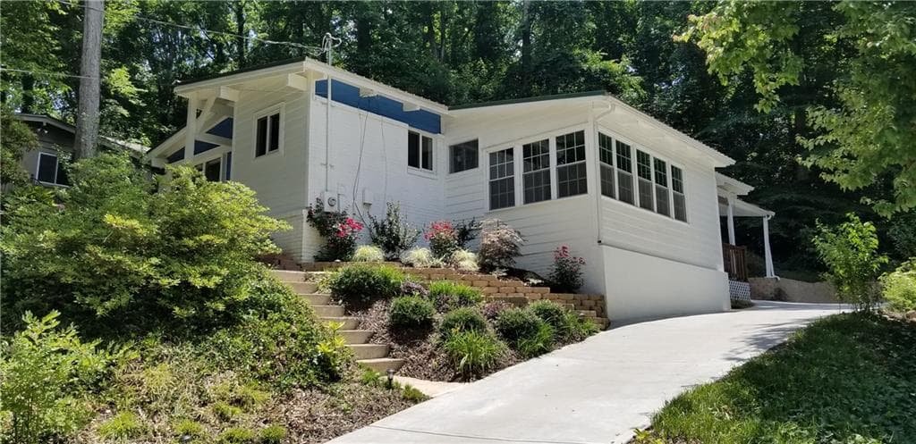 2 bedroom, 1,118 sq ft single family residence sold at 2632 Defoors Ferry Road, Atlanta, GA 30318
