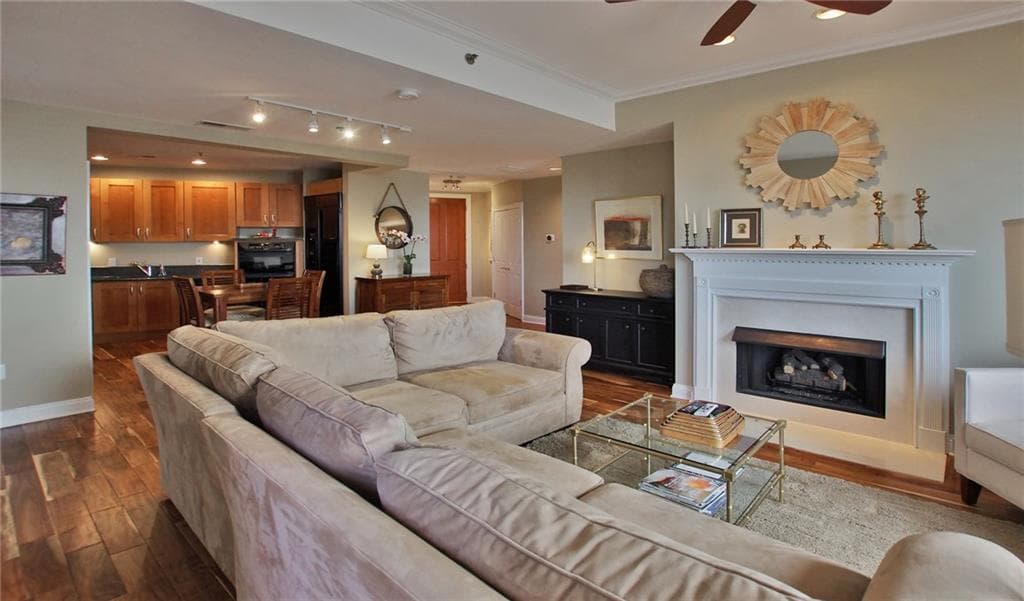 2 bedroom, 1,329 sq ft condominium sold at 2881 Peachtree Road 802, Atlanta, GA 30305