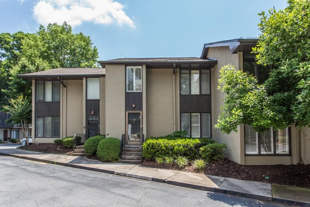 2 bedroom, 1,340 sq ft condominium sold at 10 Ivy Gates, Atlanta, GA 30342
