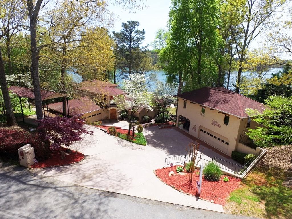 3 bedroom, 4,902 sq ft single family residence sold at 141 MYRTLE Road, Woodstock, GA 30189