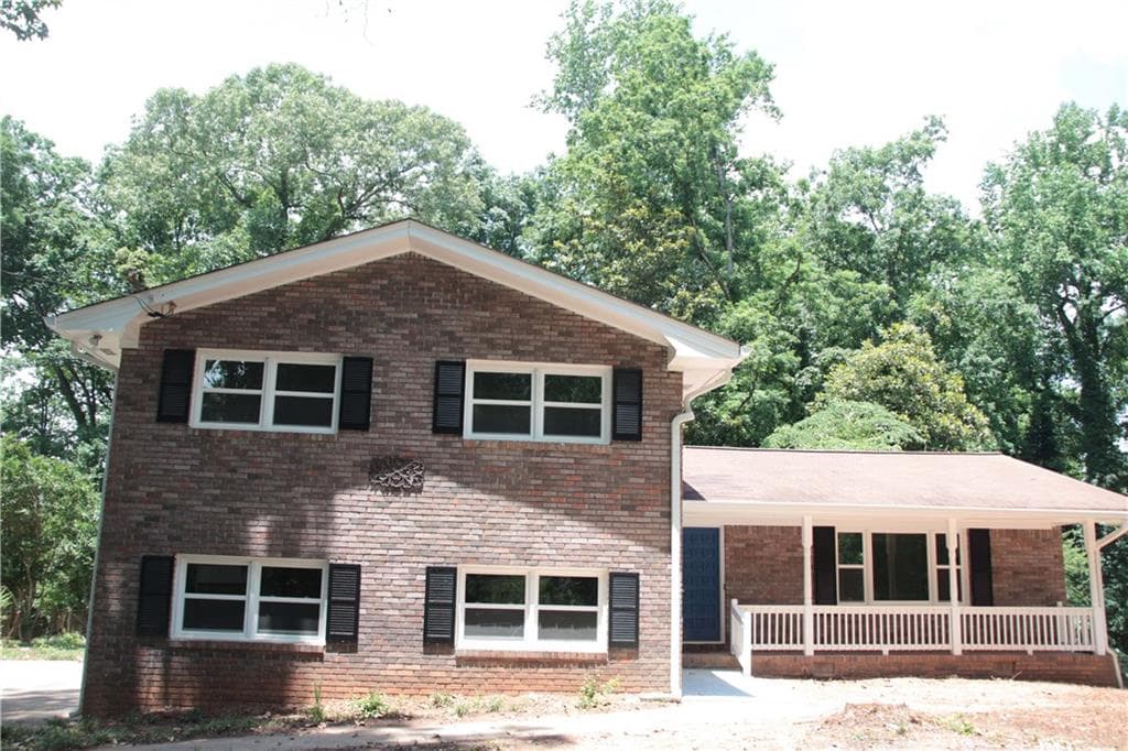 3 bedroom, 2,075 sq ft single family residence sold at 3107 E Chapel Circle, Decatur, GA 30034