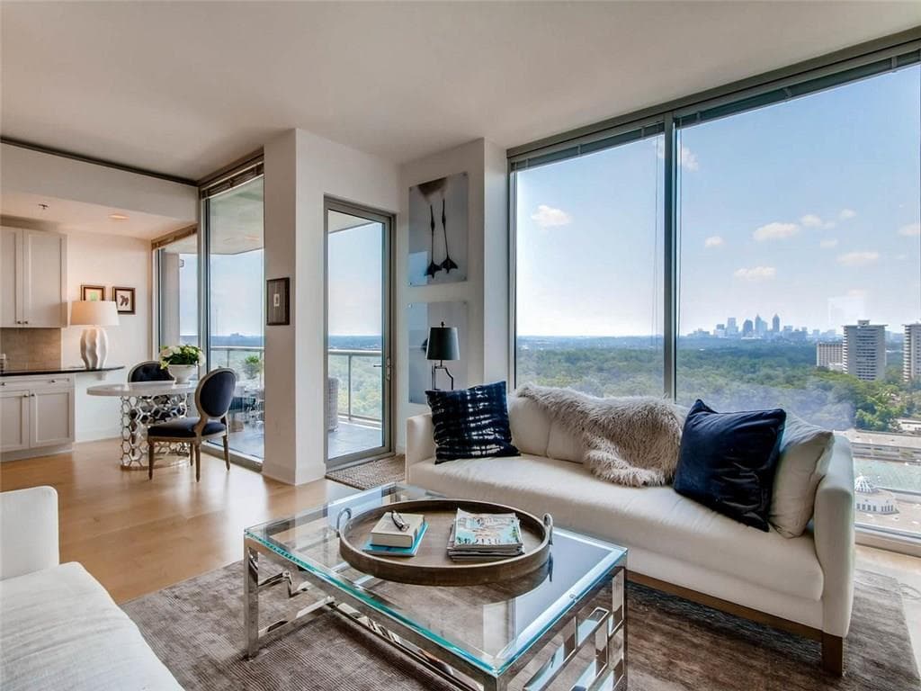 2 bedroom, 1,939 sq ft condominium sold at 2795 Peachtree Road 1304, Atlanta, GA 30305