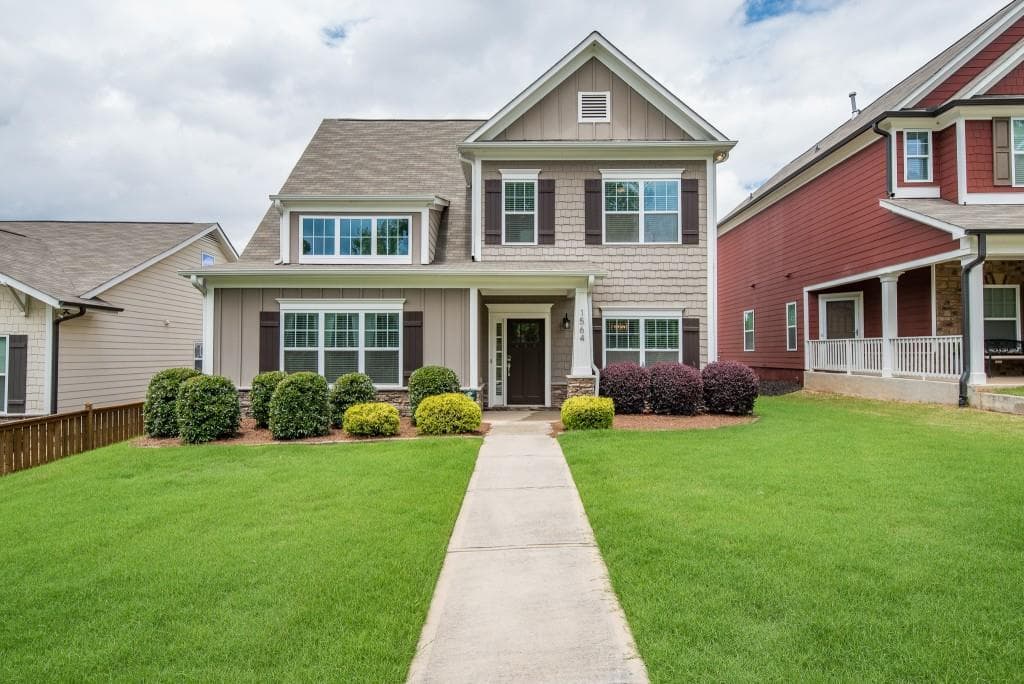 3 bedroom, 2,194 sq ft single family residence sold at 1564 Johnson Road, Atlanta, GA 30318