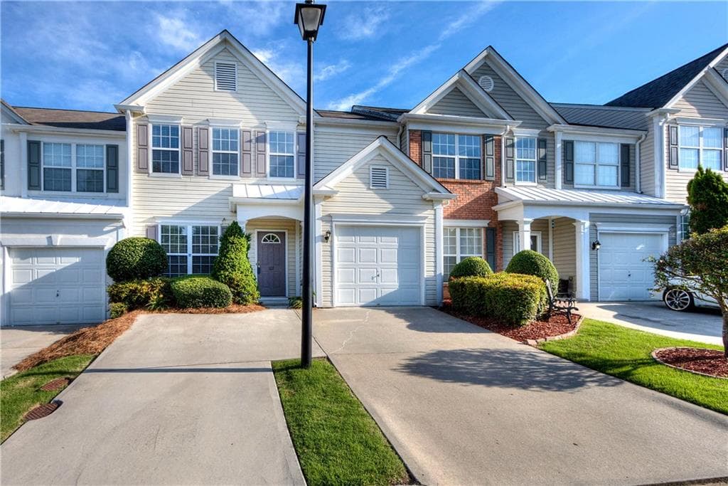 3 bedroom, 1,802 sq ft townhouse sold at 13300 Morris Road 107, Alpharetta, GA 30004