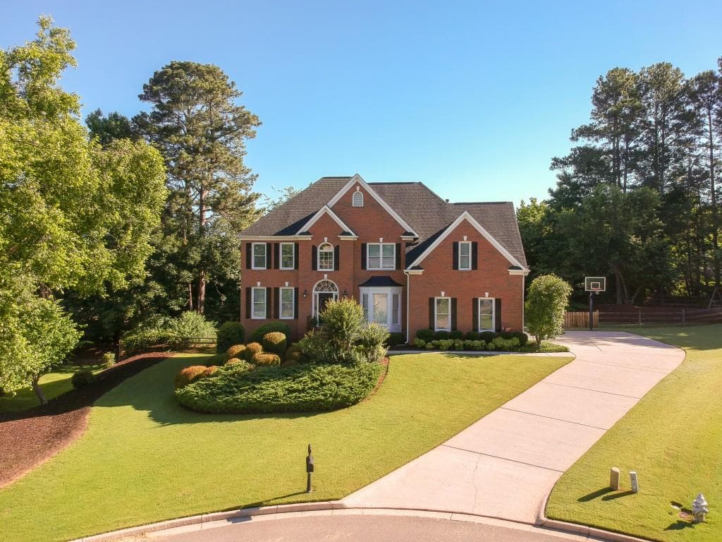 5 bedroom, 4,413 sq ft single family residence sold at 4055 Whispering Pines Court, Suwanee, GA 30024
