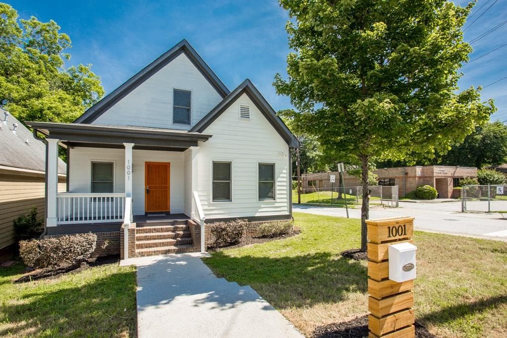 3 bedroom, 2,156 sq ft single family residence sold at 1001 Martin Luther King Jr Drive, Atlanta, GA 30314