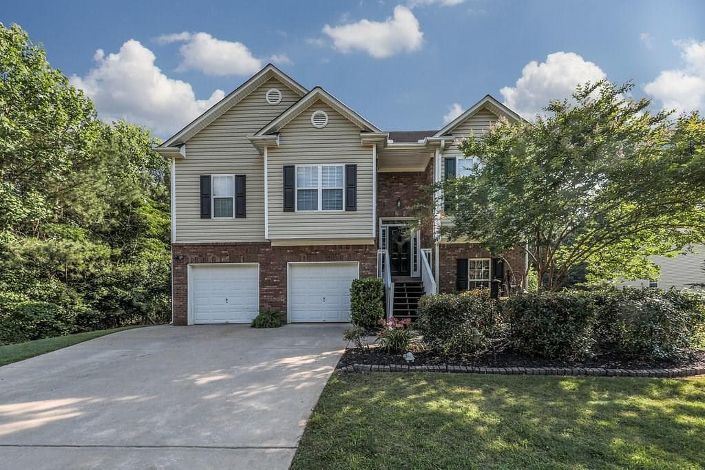 4 bedroom, 1,850 sq ft single family residence sold at 212 POWDER CREEK Court, Dallas, GA 30157