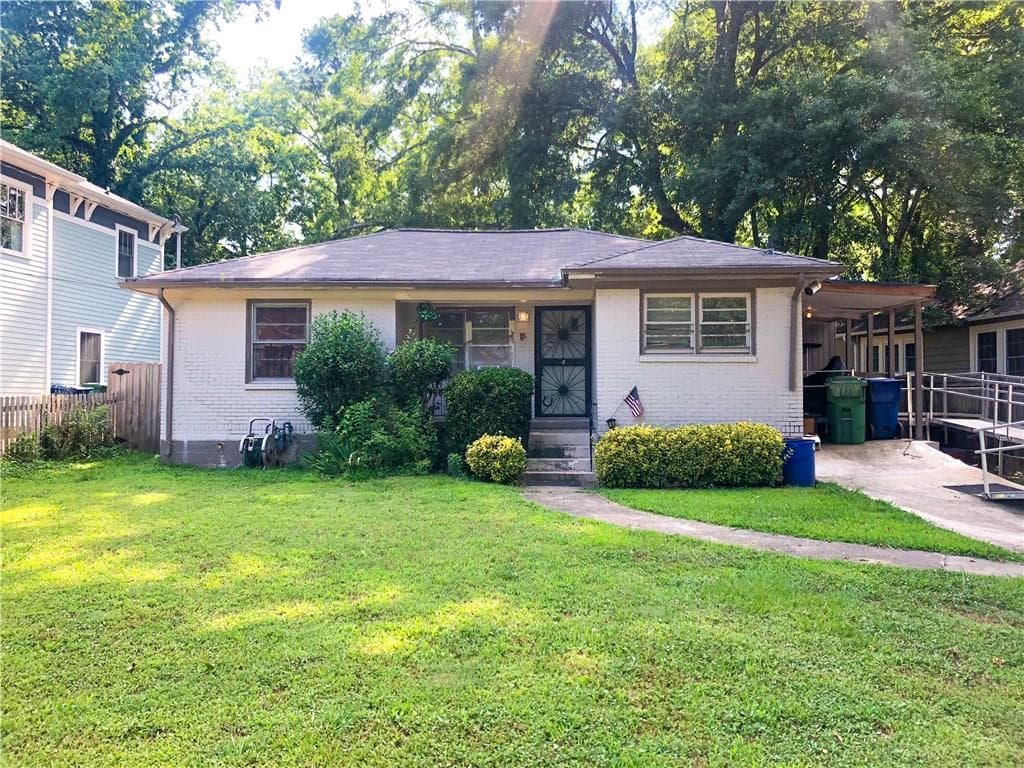 2 bedroom, 927 sq ft single family residence sold at 300 Rockyford Road, Atlanta, GA 30317