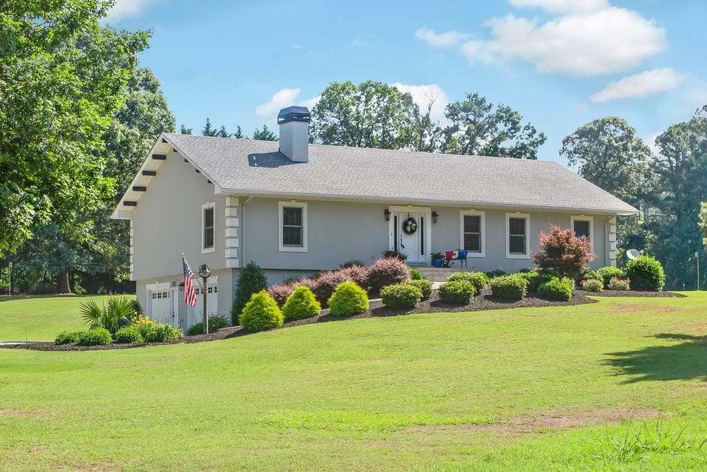 3 bedroom, 2,046 sq ft single family residence sold at 425 MIDWAY Road, Powder Springs, GA 30127