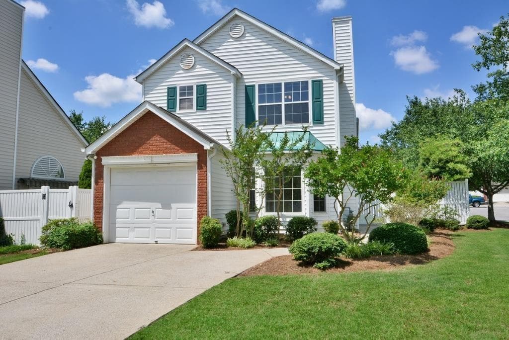 2 bedroom, 988 sq ft single family residence sold at 3251 Avensong Village Circle, Alpharetta, GA 30004