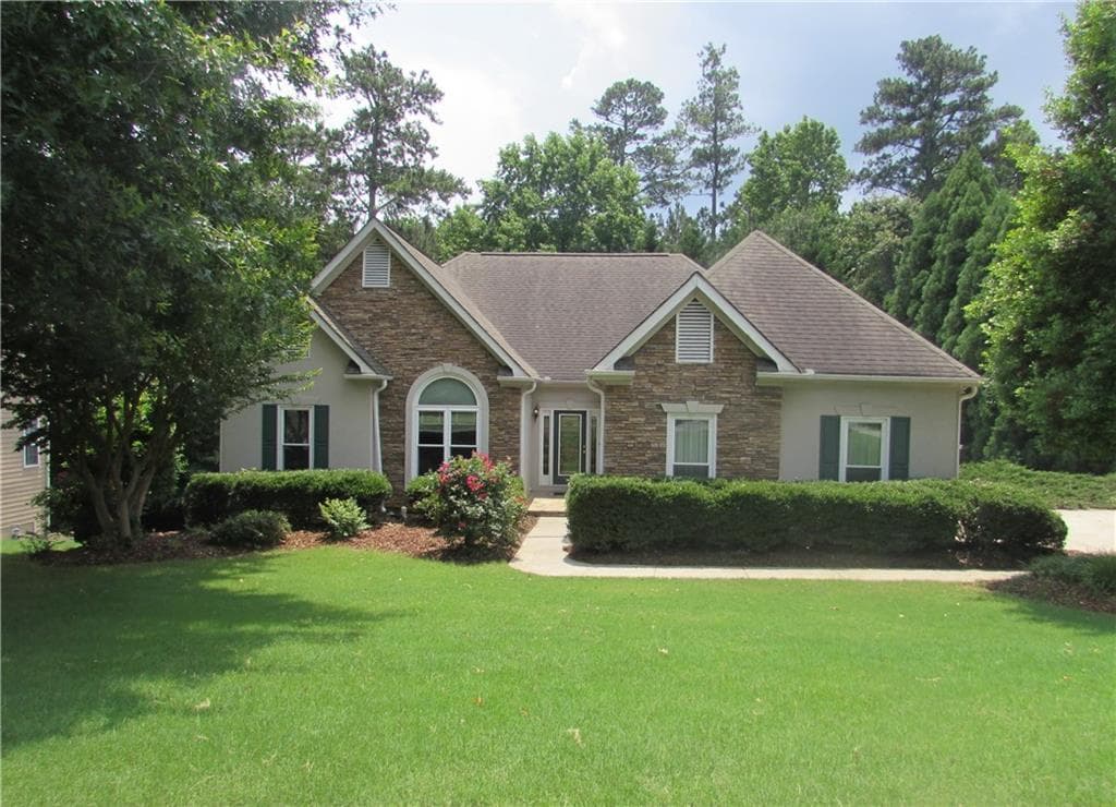 3 bedroom, 4,342 sq ft single family residence sold at 135 Roberts Road, Suwanee, GA 30024