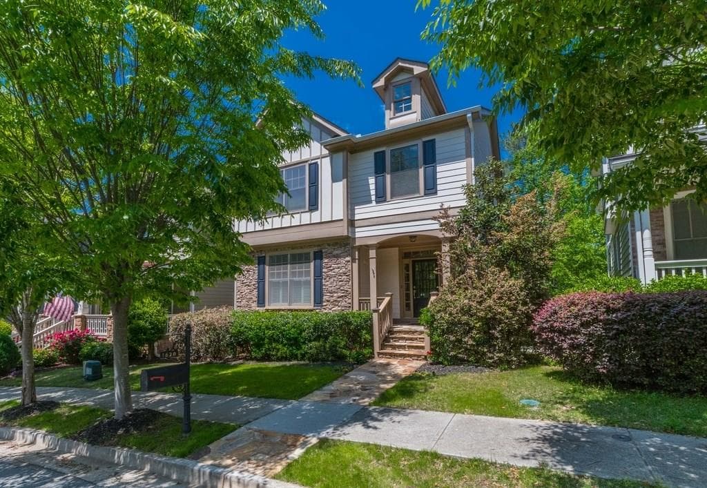3 bedroom, 2,240 sq ft single family residence sold at 1620 GILSTRAP Lane, Atlanta, GA 30318