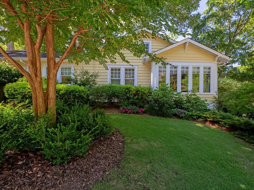 3 bedroom, 1,754 sq ft single family residence sold at 2399 Glenwood Drive, Atlanta, GA 30305