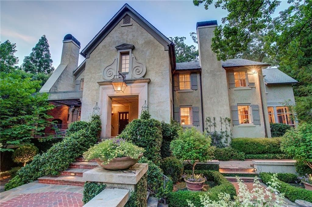 4 bedroom single family residence sold at 211 Peachtree Battle Avenue, Atlanta, GA 30305