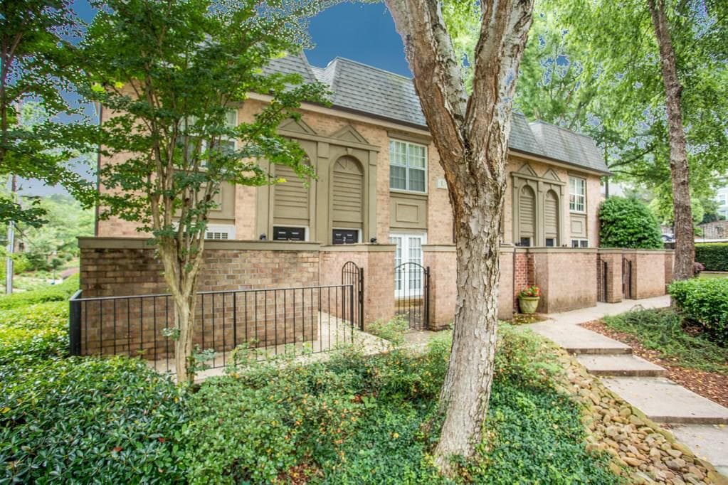 1 bedroom, 814 sq ft condominium sold at 6980 Roswell Road L1, Sandy Springs, GA 30328