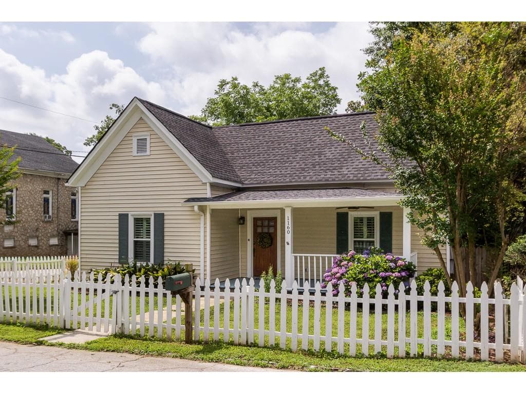 3 bedroom, 1,269 sq ft single family residence sold at 1160 Niles Avenue, Atlanta, GA 30318