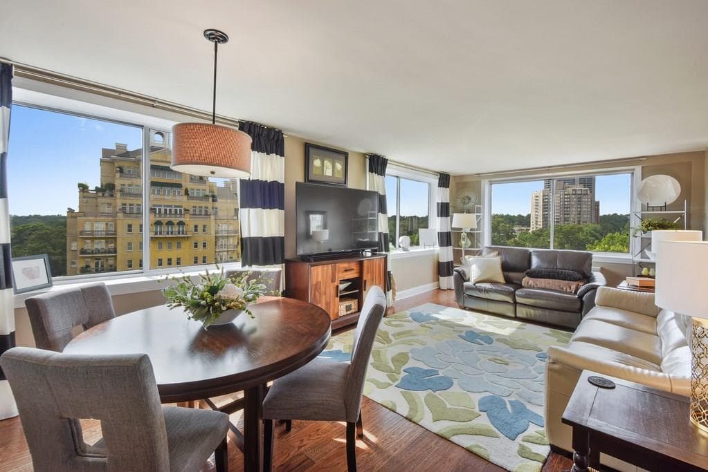 2 bedroom, 1,062 sq ft condominium sold at 2479 Peachtree Road 1016, Atlanta, GA 30305