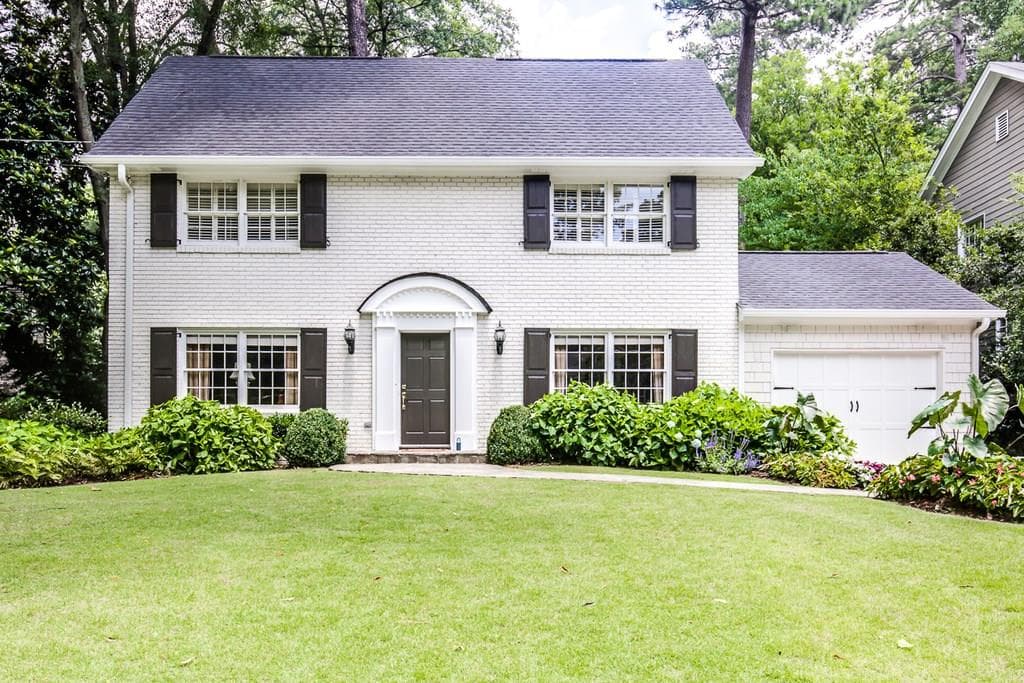 4 bedroom, 3,744 sq ft single family residence sold at 935 Glenbrook Drive, Atlanta, GA 30318