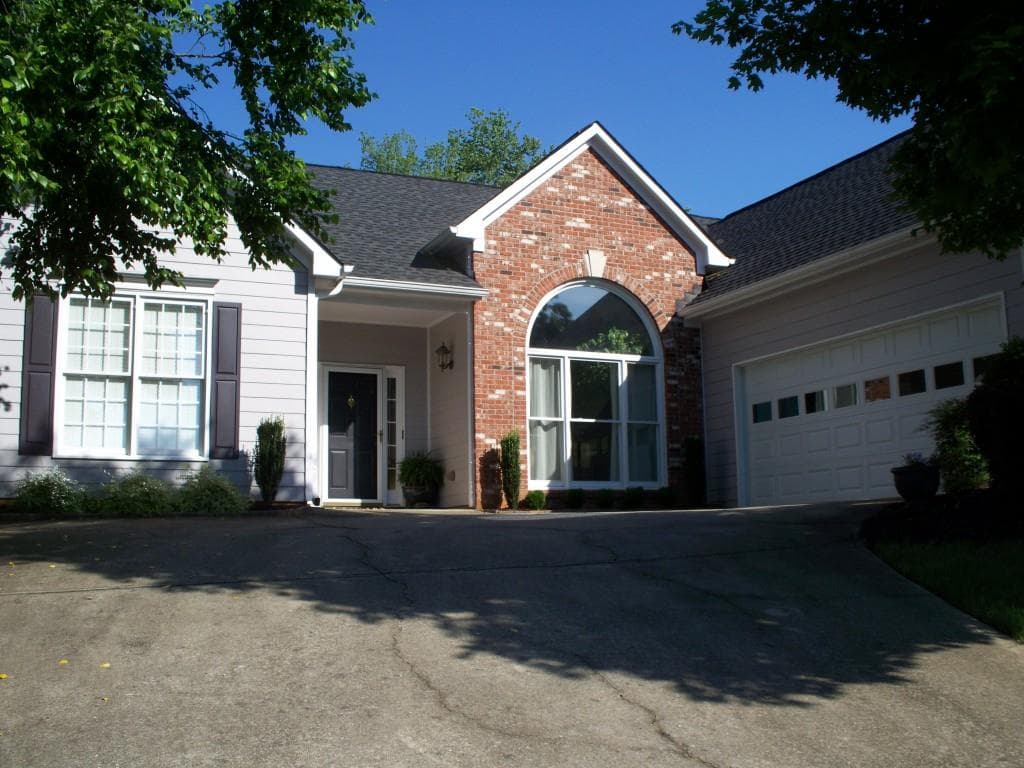 3 bedroom, 1,864 sq ft single family residence sold at 995 Julius Drive, Suwanee, GA 30024