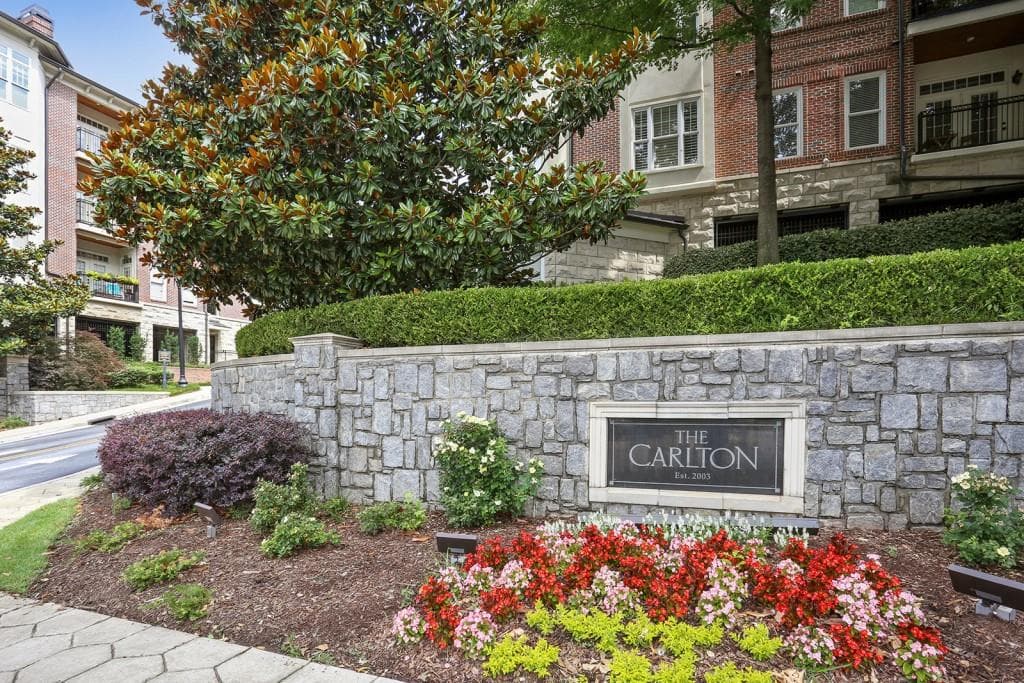 2 bedroom, 1,057 sq ft condominium sold at 825 Highland Lane 1306, Atlanta, GA 30306