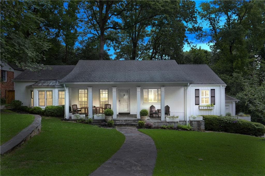 4 bedroom, 2,576 sq ft single family residence sold at 1785 Walthall Drive, Atlanta, GA 30318