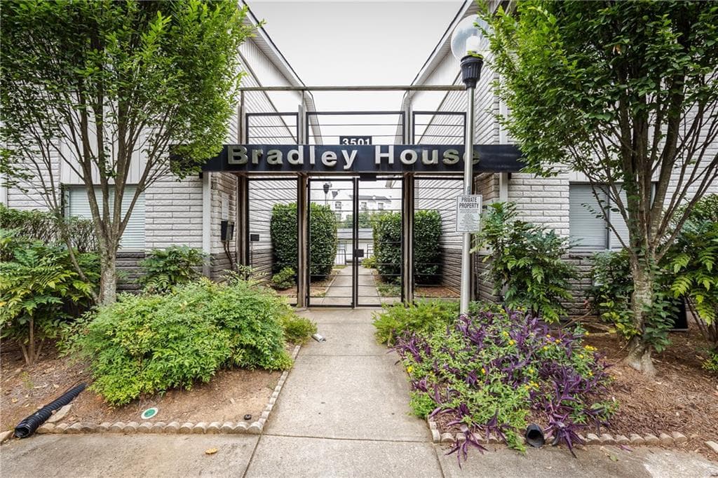 2 bedroom, 966 sq ft townhouse sold at 3501 Roswell Road 306, Atlanta, GA 30305